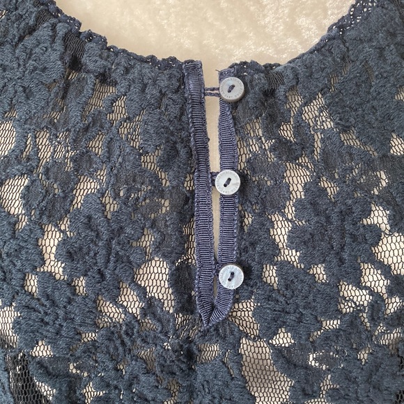 Abercrombie & Fitch Navy Laced Top with 3/4 Sleeves - Picture 4 of 9